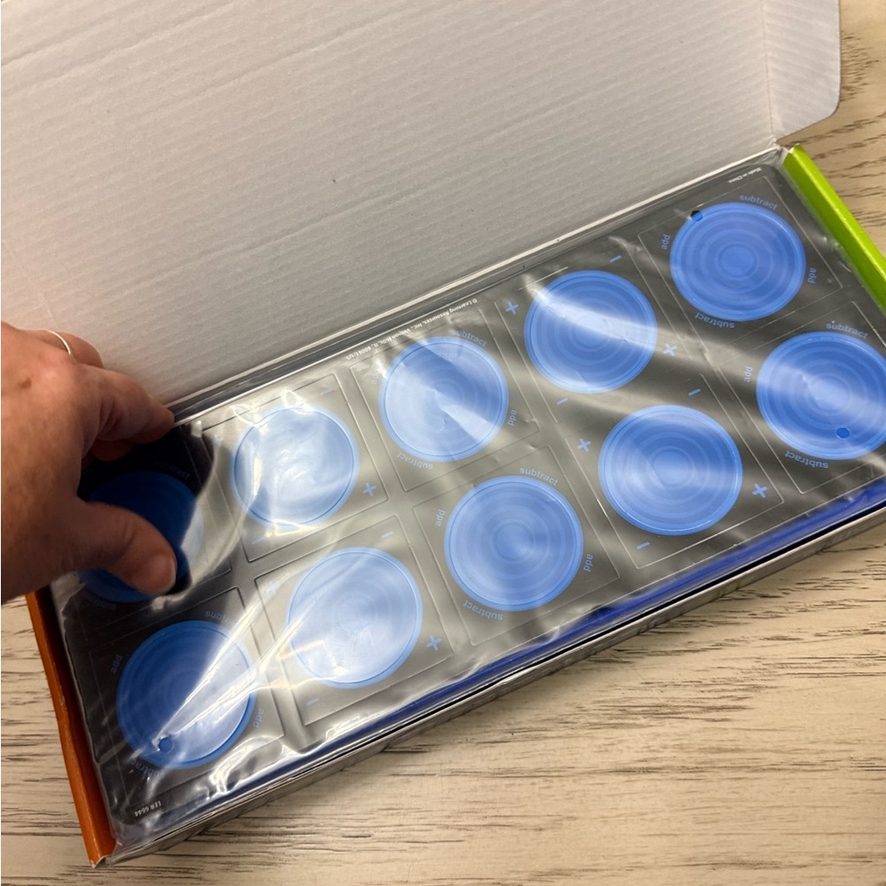 Learning Resources Magnetic Ten-Frame Set - Blue and Green - Picture 4 of 9